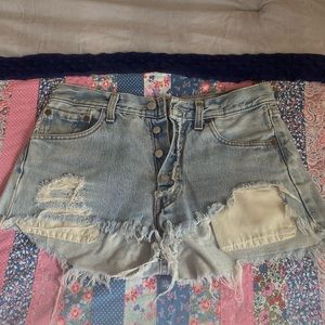 Levi’s vintage cutoff festival shorts with flower pockets. Size 29